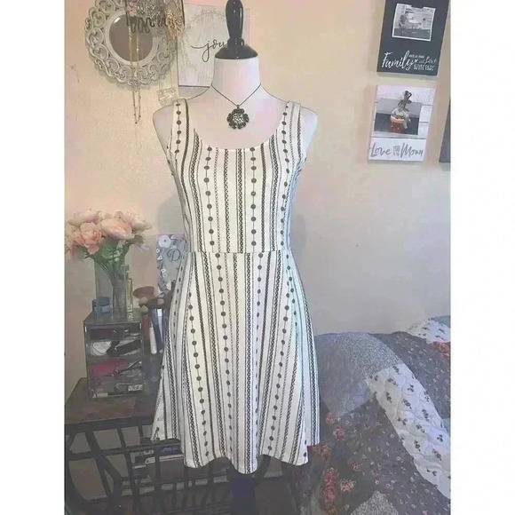 H&M Women’s Summer Dress - Picture 1 of 7